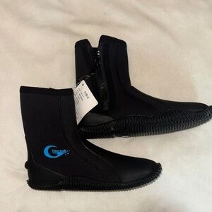 Yon Sub Neoprene Diving Water Surf and More Beach Shoes NWT Mens Size 6 NEW